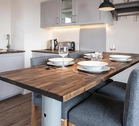 Fauler Schlafplatz - Hausboote Und Fischkutter Direkt Am Karnin (Usedom)