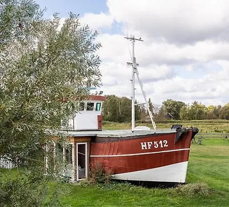 Fauler Schlafplatz - Hausboote Und Fischkutter Direkt Am Karnin (Usedom)