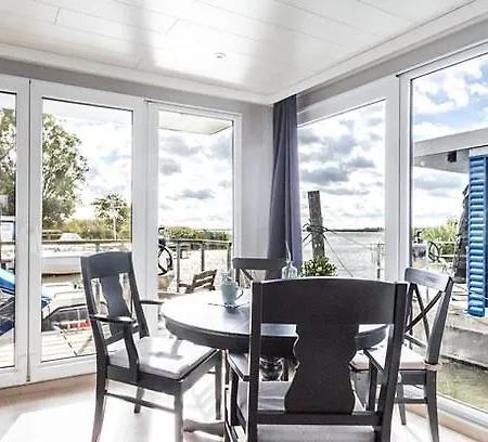 Fauler Schlafplatz - Hausboote Und Fischkutter Direkt Am